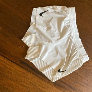 Nike Aeroswift shorts (white)
